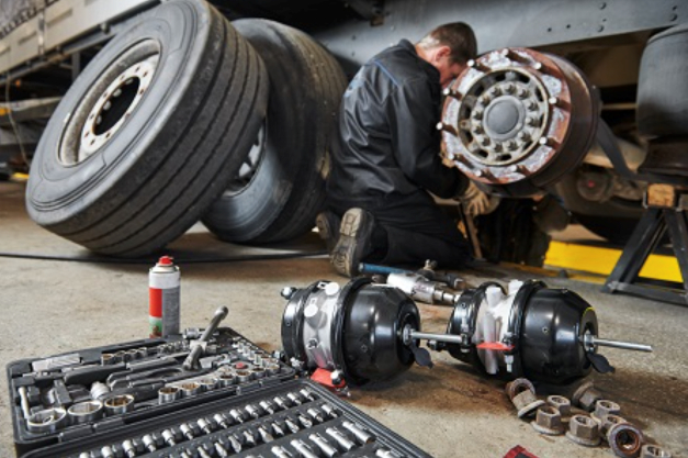 this image shows commercial truck suspension repair in Detroit, Michigan