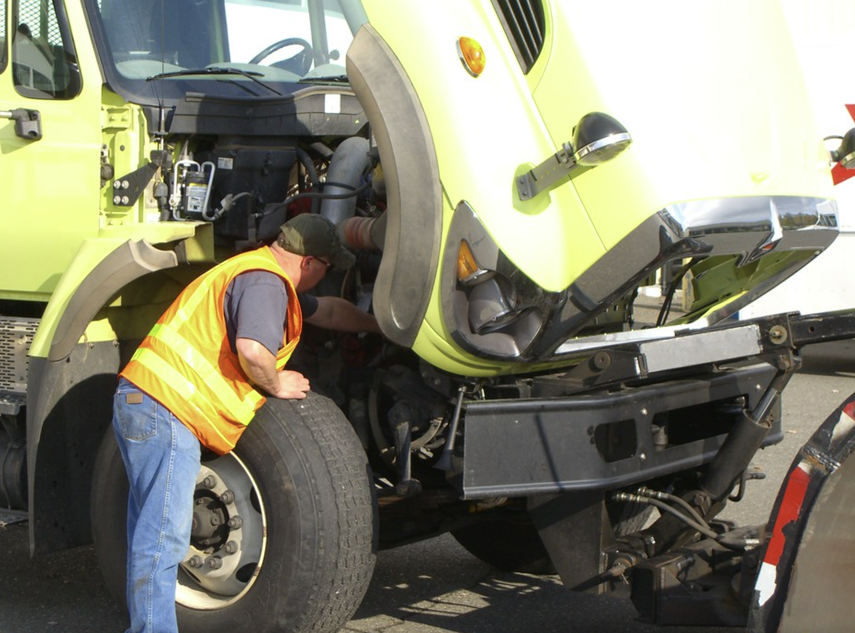 this image shows mobile truck repair in Wayne, MI